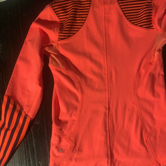 Lululemon jacket fit sizes s-m good fluorescent color for running/pedestrians - Picture 3 of 3